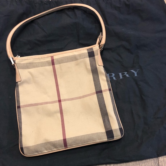 Authentic BURBERRY Shoulder Bag. - Picture 2 of 11
